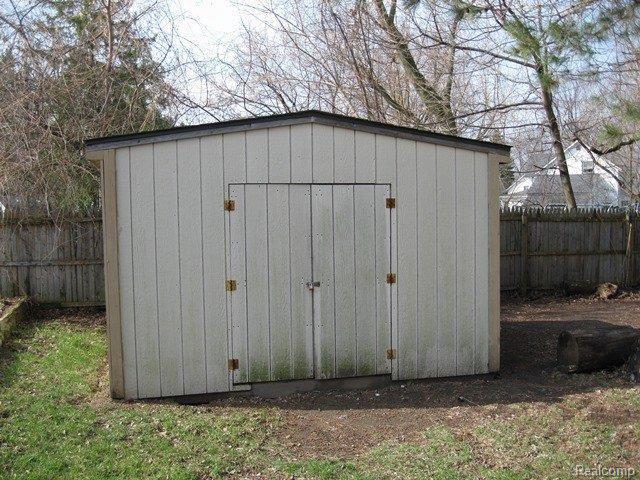 31 Stapleton Street Mount Clemens, MI 48043 - Photo 17 of 23 264-040503 Shed.JPG