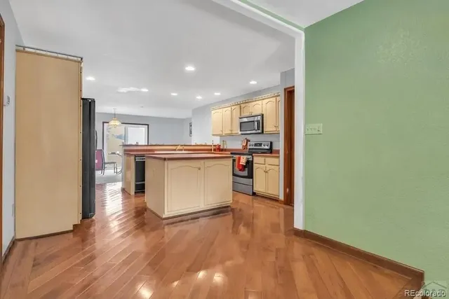 $350,000 | 2 Meadow Lane, Swink, CO 81077