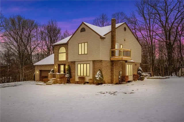 a view of a house with a street view
