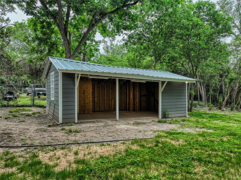 1545 Reuter Avenue Waco, TX 76708 - Photo 29 of 31 Garage Building View