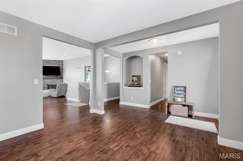 401 Hamlet Court O'Fallon, MO 63367 - Photo 7 of 45