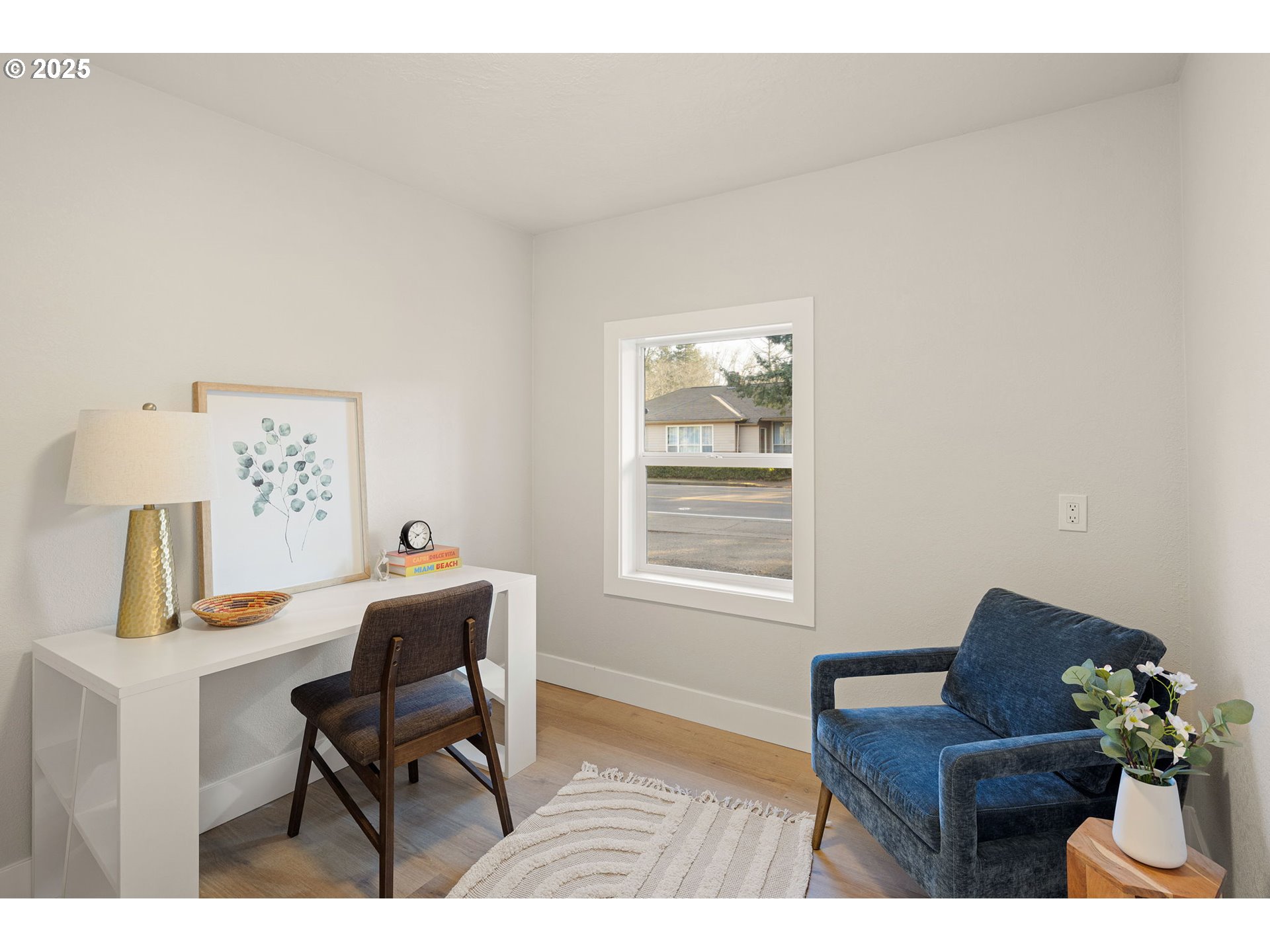 1489 Cal Young Road Eugene, OR 97401 - Photo 35 of 47 a workspace room with furniture and a window