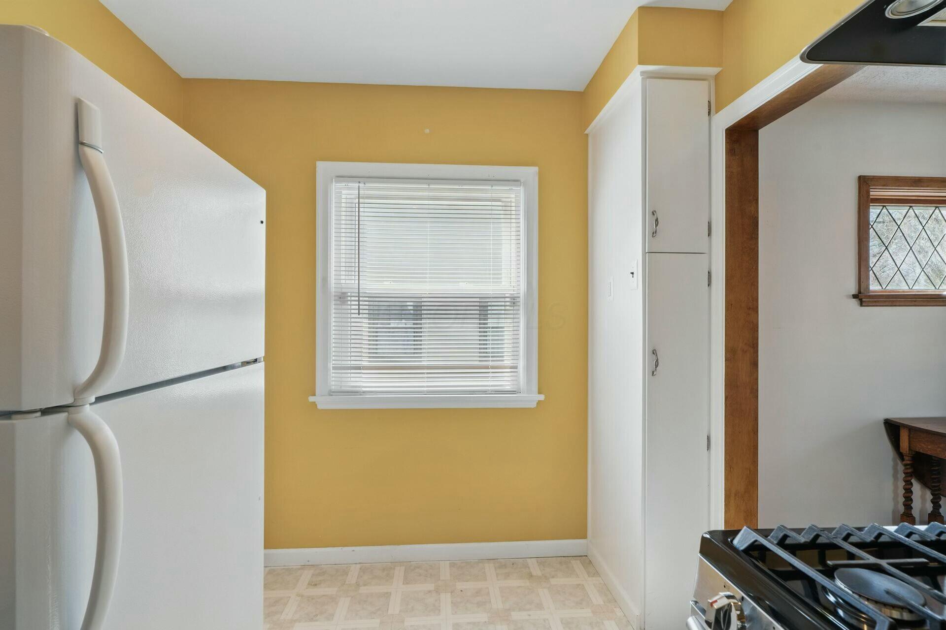 411 Richards Road Columbus, OH 43214 - Photo 12 of 36 Kitchen