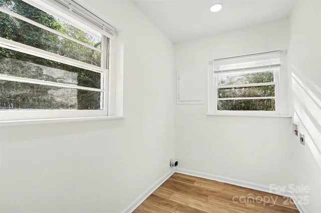 a view of empty room with window