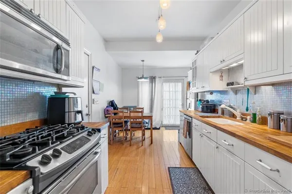 $3,100 | 842 Edgewood Avenue, Unit 1, New Haven, CT 06515