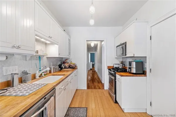 $3,100 | 842 Edgewood Avenue, Unit 1, New Haven, CT 06515