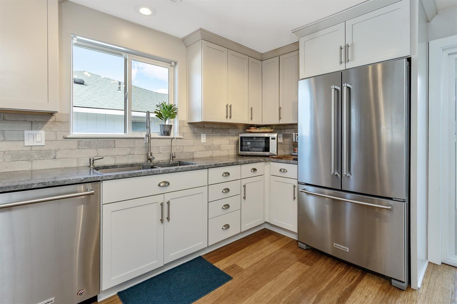 942 Spring Way Ashland, OR 97520 - Photo 12 of 35 Remodeled kitchen