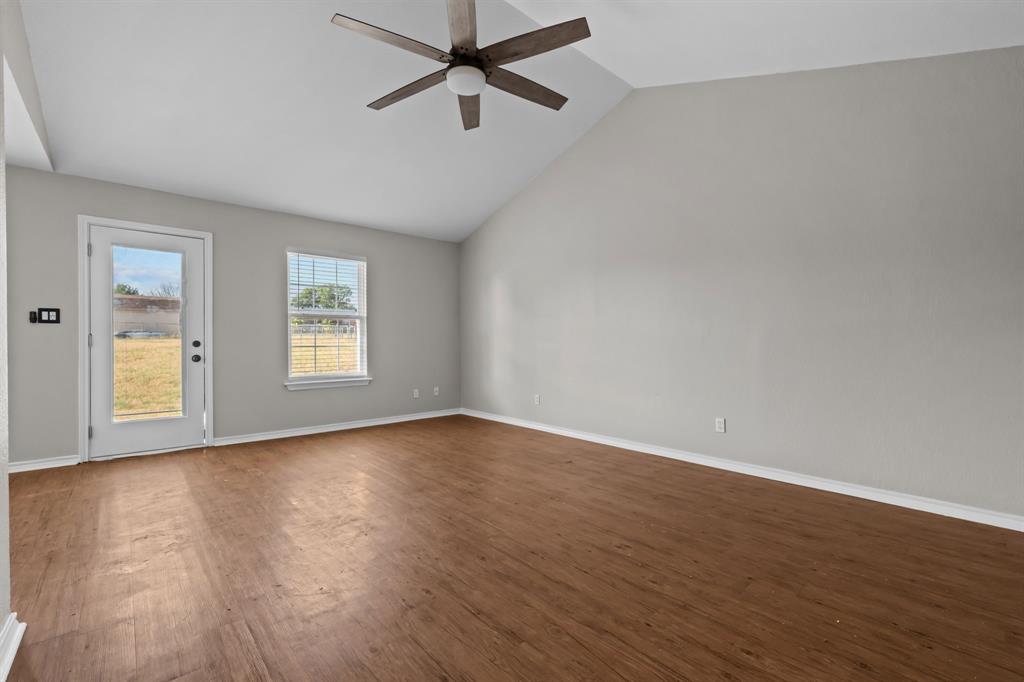 3904 Country Meadows Road Granbury, TX 76049 - Photo 7 of 40 Gallery Image 7