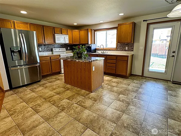 $360,000 | 1015 South 10th Avenue, Othello, WA 99344