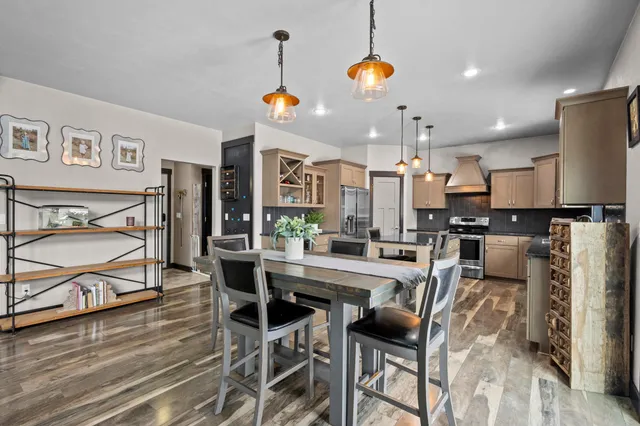 $809,900 | 4982 Potters Crossing, Pulaski, WI 54162