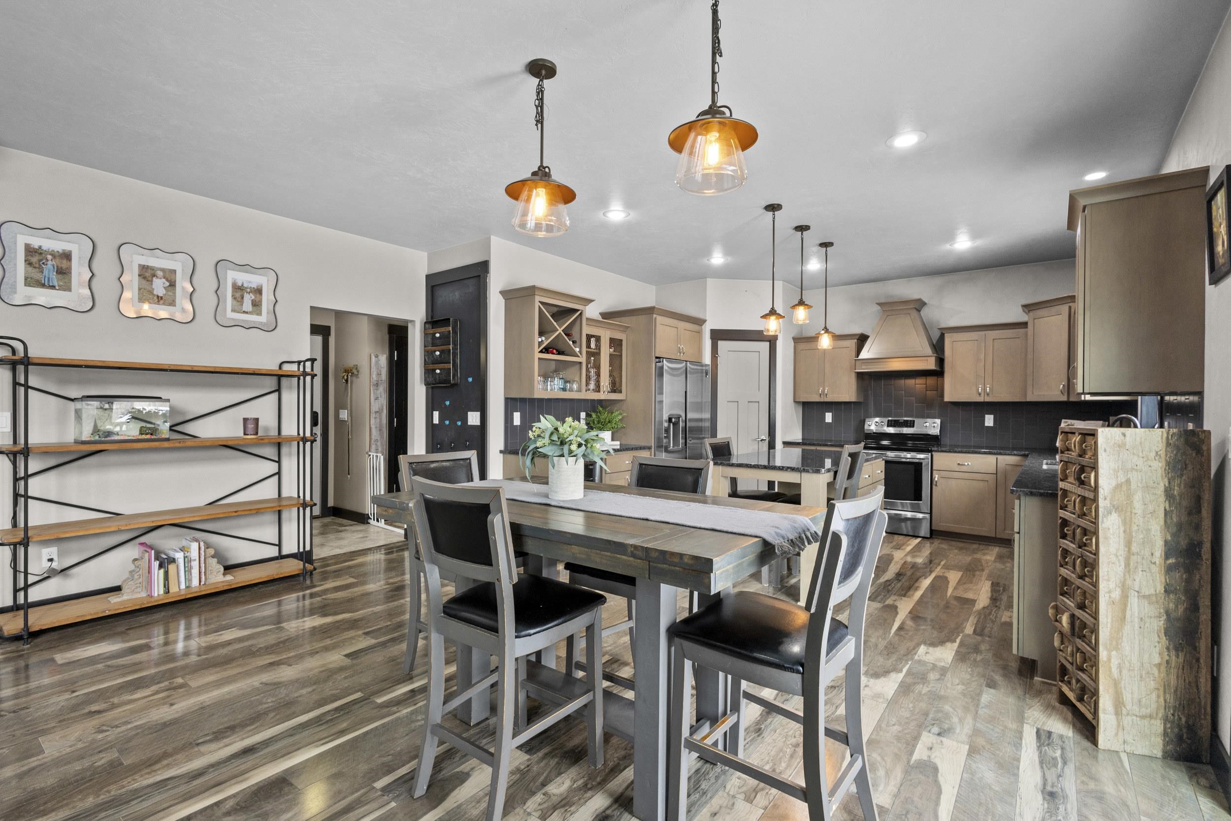 4982 Potters Crossing Pulaski, WI 54162 - Photo 11 of 61