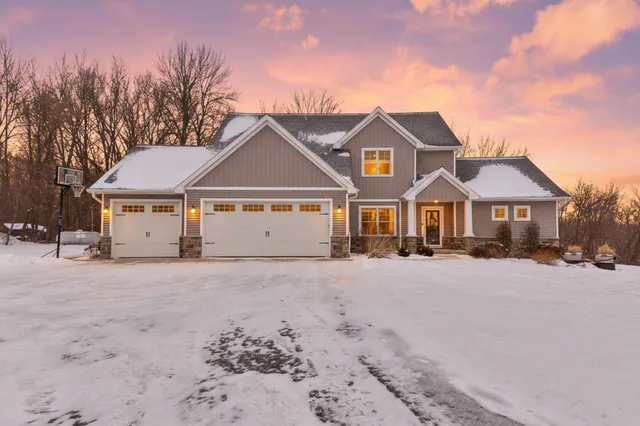 $809,900 | 4982 Potters Crossing, Pulaski, WI 54162