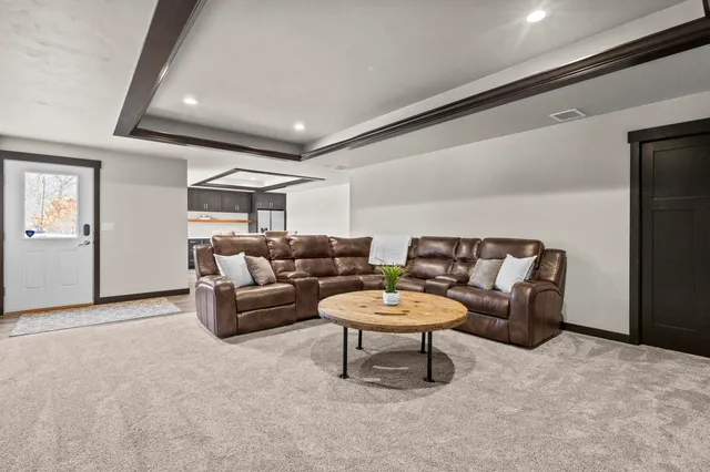 $809,900 | 4982 Potters Crossing, Pulaski, WI 54162