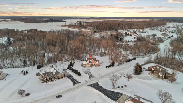 $809,900 | 4982 Potters Crossing, Pulaski, WI 54162