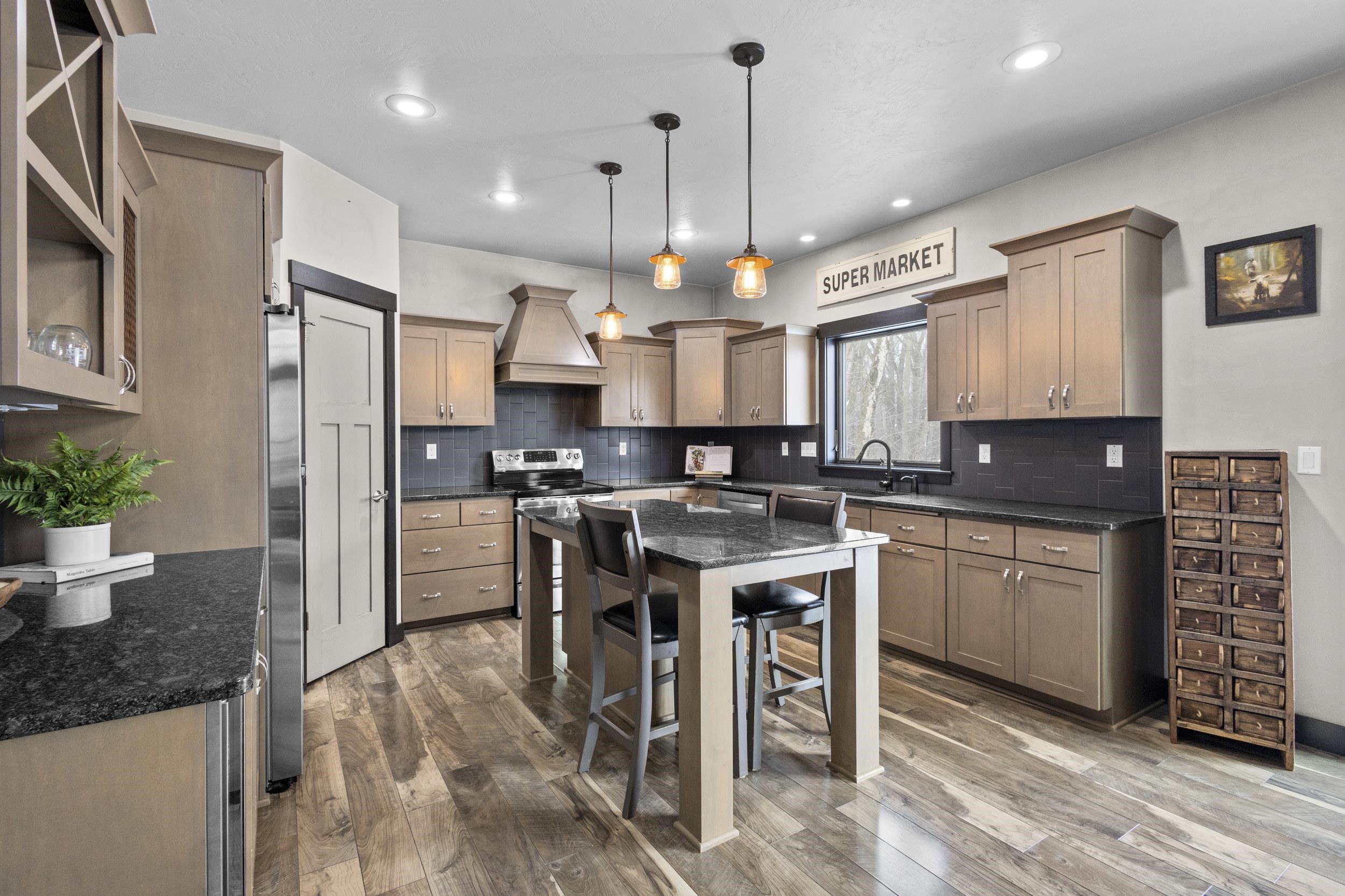 4982 Potters Crossing Pulaski, WI 54162 - Photo 7 of 61