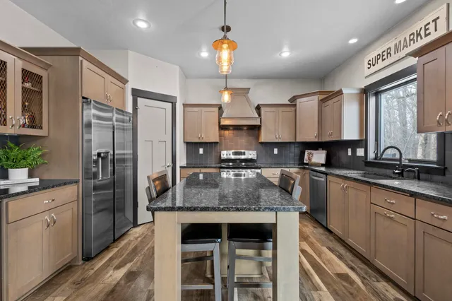 $809,900 | 4982 Potters Crossing, Pulaski, WI 54162