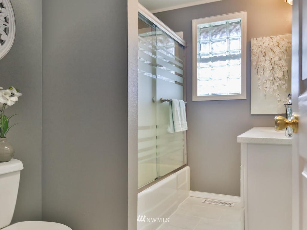435 Southwest 127th Street Seattle, WA 98146 - Photo 14 of 25 Gallery Image 14