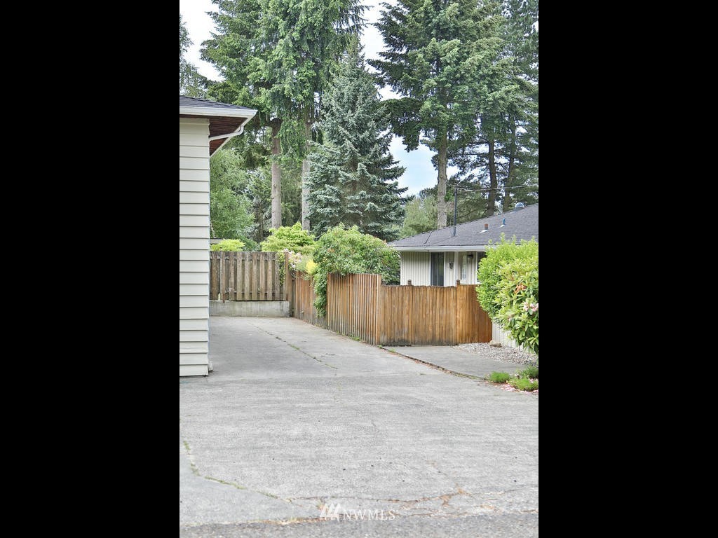 435 Southwest 127th Street Seattle, WA 98146 - Photo 24 of 25 Gallery Image 24