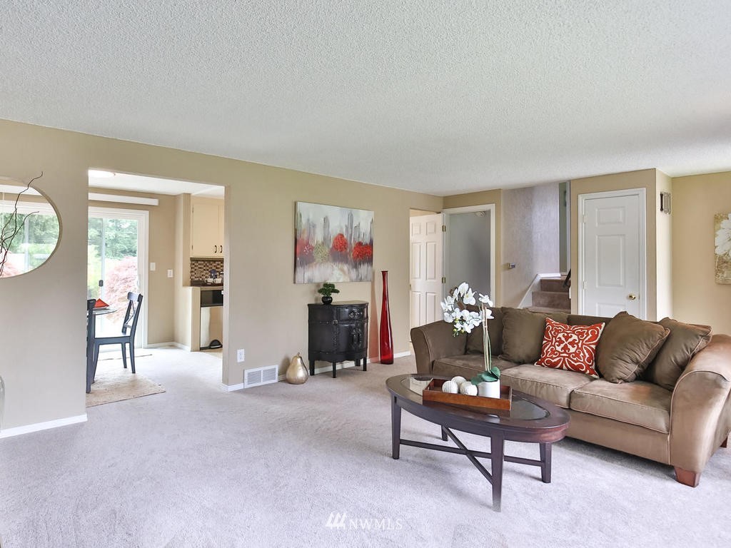 435 Southwest 127th Street Seattle, WA 98146 - Photo 4 of 25 Gallery Image 4