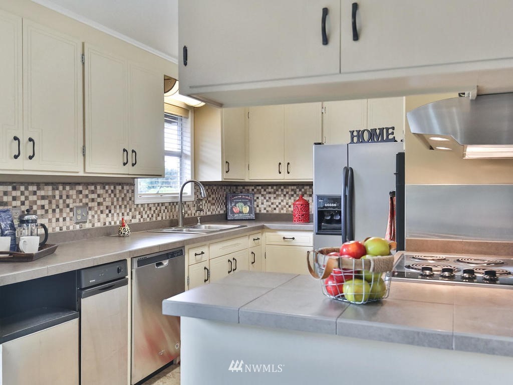 435 Southwest 127th Street Seattle, WA 98146 - Photo 5 of 25 Gallery Image 5