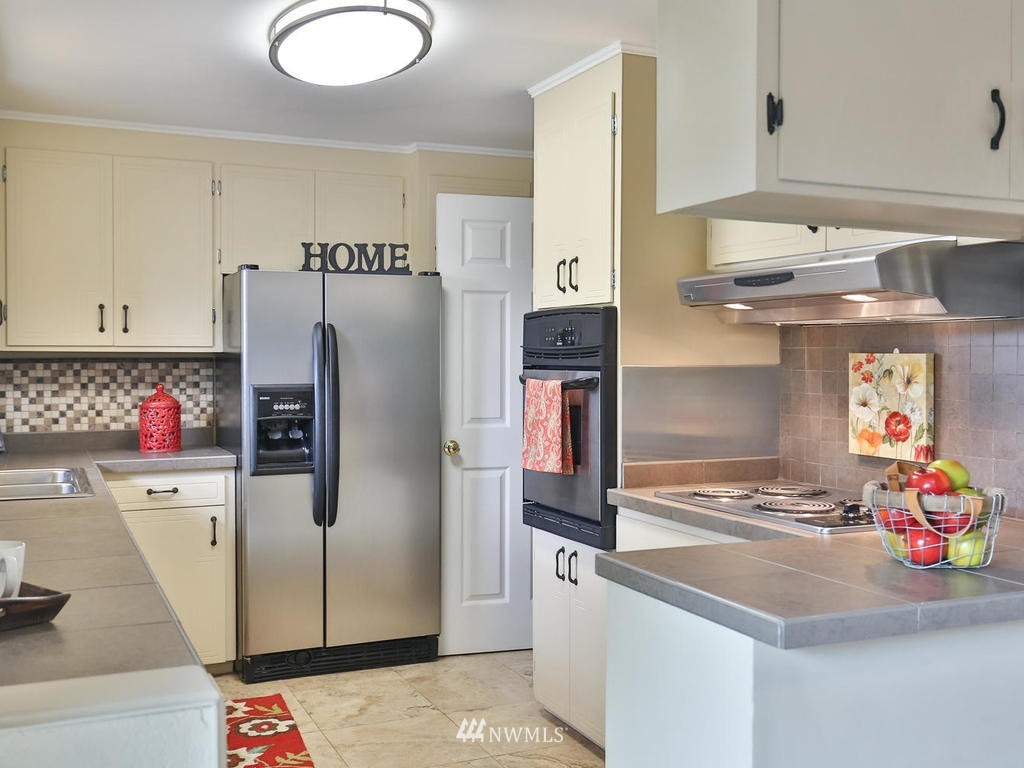 435 Southwest 127th Street Seattle, WA 98146 - Photo 6 of 25 Gallery Image 6