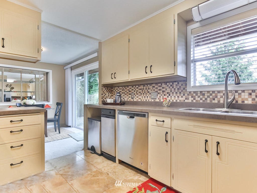 435 Southwest 127th Street Seattle, WA 98146 - Photo 7 of 25 Gallery Image 7