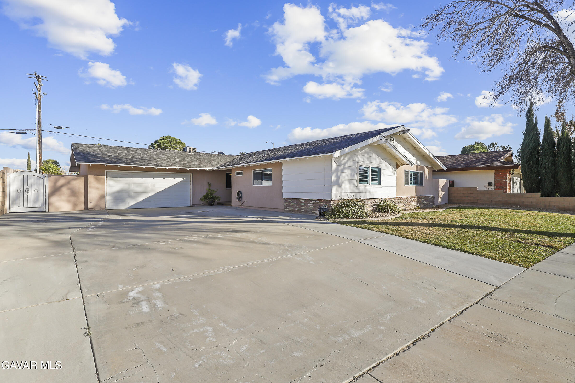 43860 Fenner Avenue Lancaster, CA 93536 - Photo 1 of 35 43860 Fenner Ave Lancaster_002