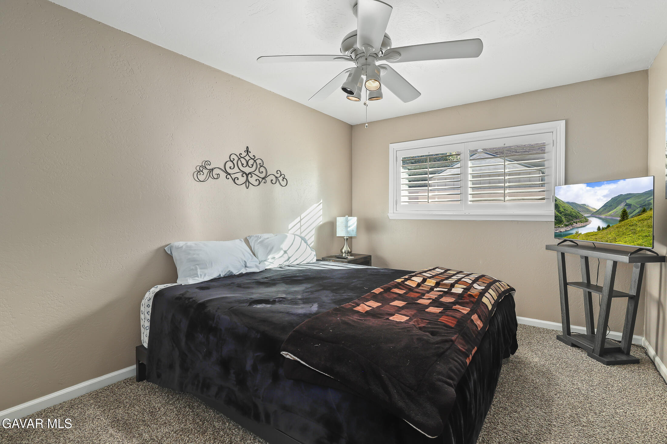 43860 Fenner Avenue Lancaster, CA 93536 - Photo 14 of 35 43860 Fenner Ave Lancaster_024