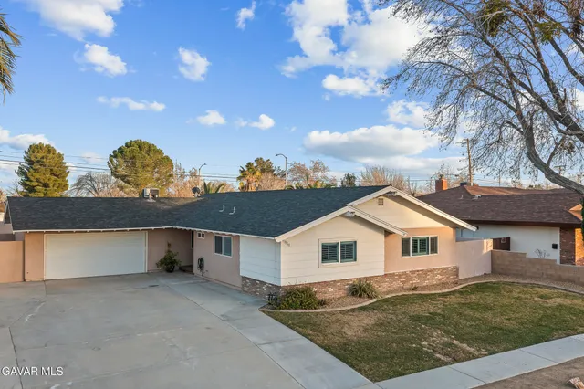 $500,000 | 43860 Fenner Avenue, Lancaster, CA 93536