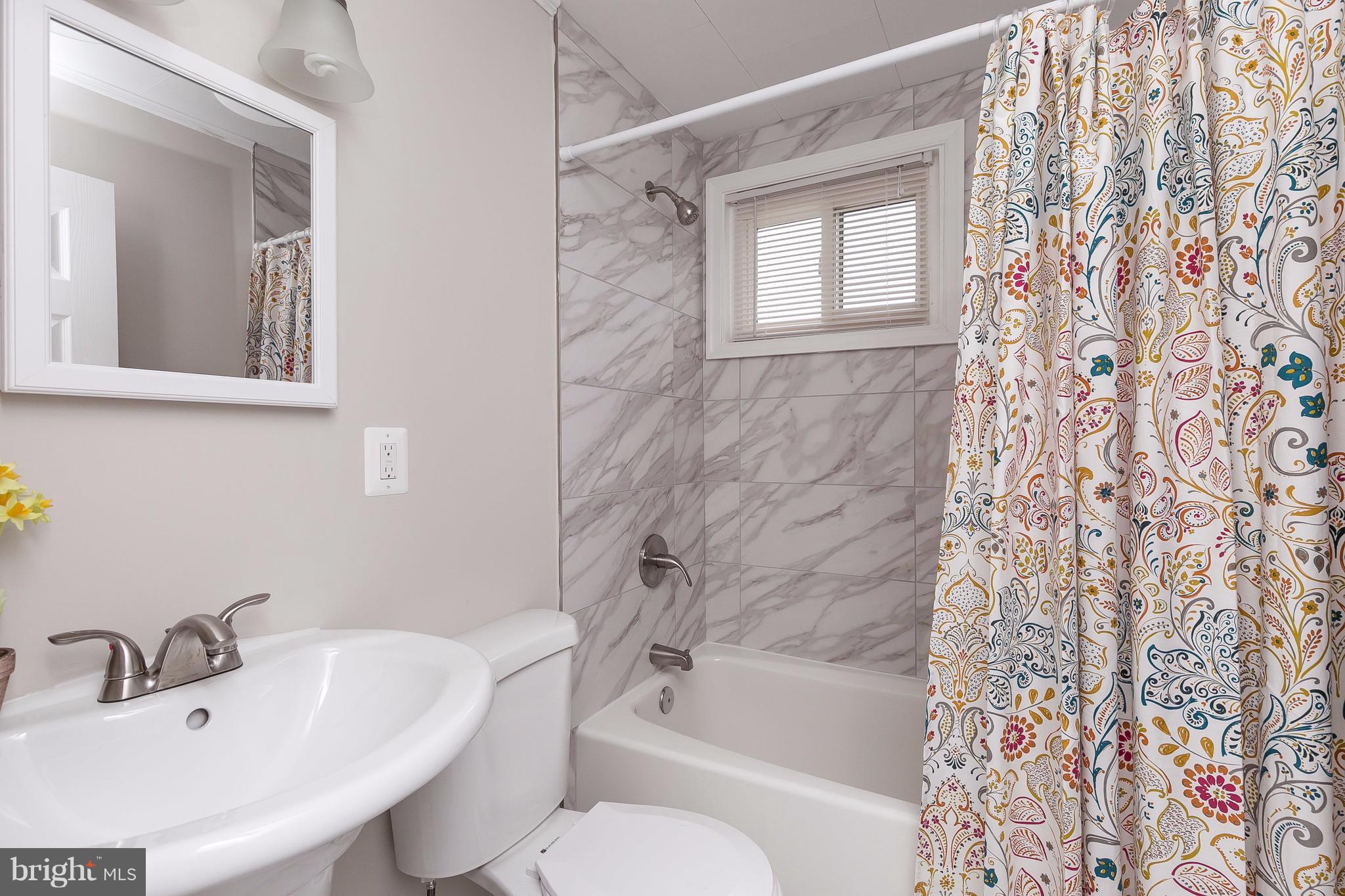 7433 Berkshire Road Baltimore, MD 21224 - Photo 9 of 21 Bath