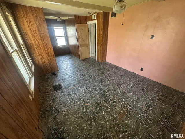 $40,000 | 705 Olive Street, Galesburg, IL 61401