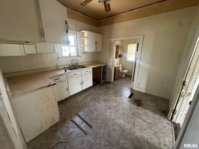 $40,000 | 705 Olive Street, Galesburg, IL 61401