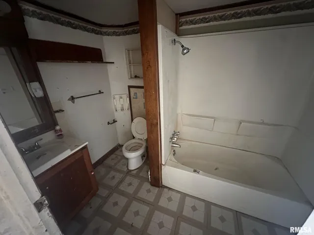 $40,000 | 705 Olive Street, Galesburg, IL 61401