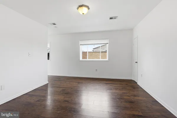 $1,250 | 506 Eastern Avenue Northeast, Unit 202, Washington, DC 20019