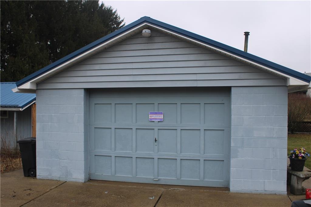 110 Markle Road Apollo, PA 15613 - Photo 4 of 17 Garage