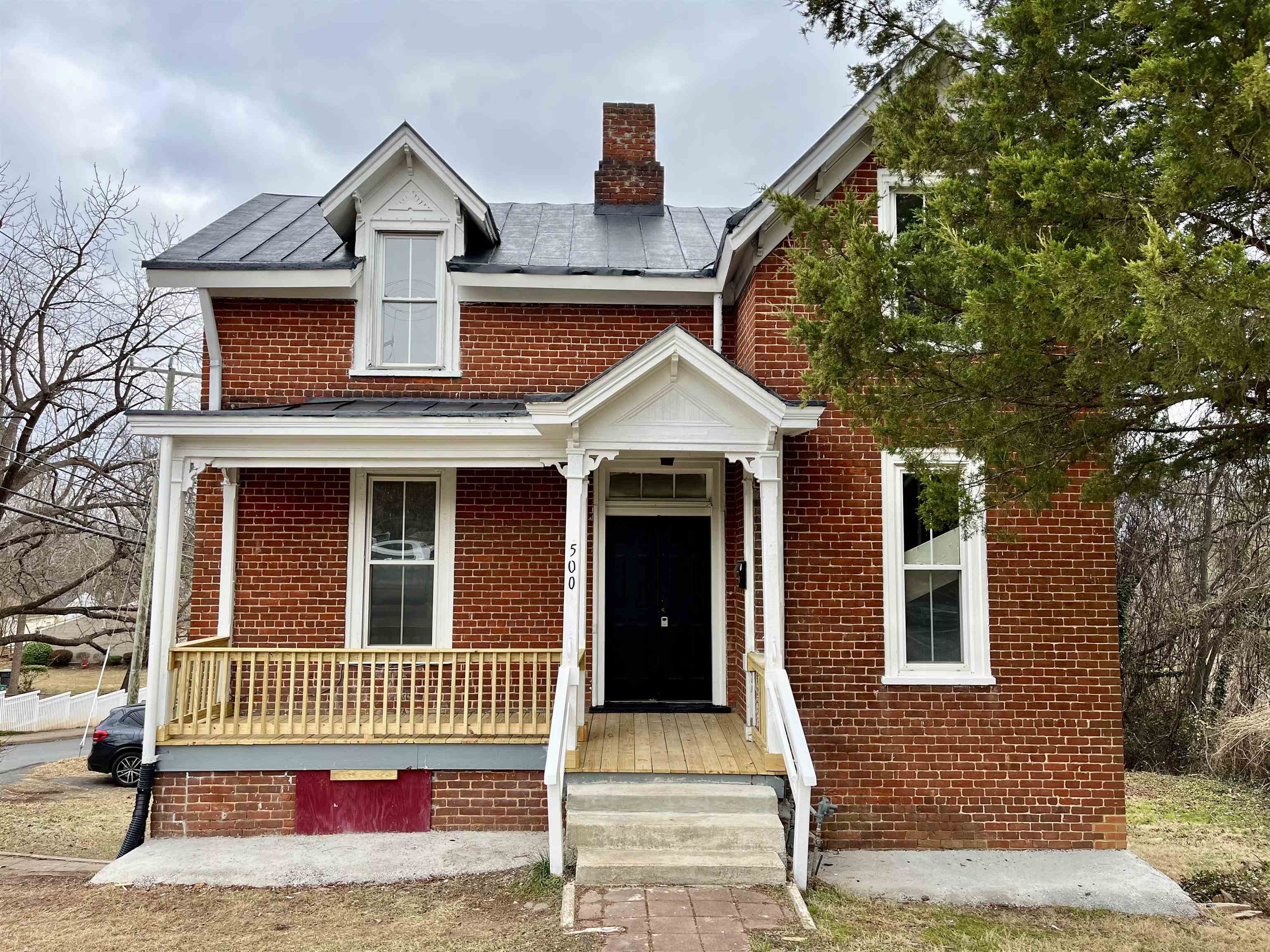 500 Ridge Street, Unit B Charlottesville, VA 22902 - Photo 1 of 13 a front view of a house with a yard