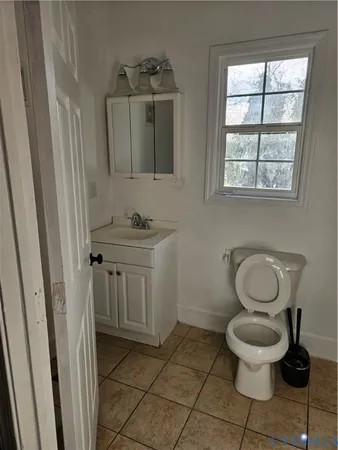 $1,300 | 814 West High Street, Petersburg, VA 23803