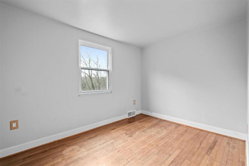 122 Harding Road Pittsburgh, PA 15229 - Photo 16 of 25 Gallery Image 16