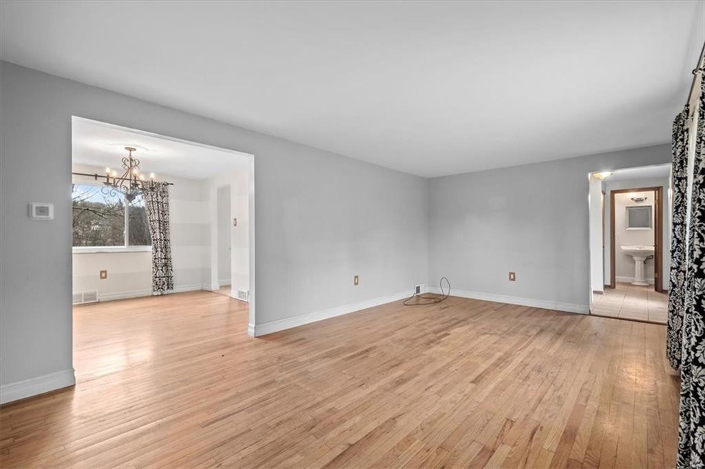 122 Harding Road Pittsburgh, PA 15229 - Photo 5 of 25 Gallery Image 5