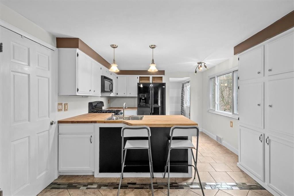 122 Harding Road Pittsburgh, PA 15229 - Photo 9 of 25 Gallery Image 9