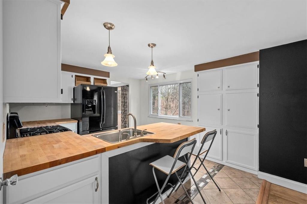 122 Harding Road Pittsburgh, PA 15229 - Photo 10 of 25 Gallery Image 10