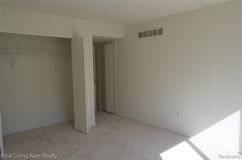 688 Charing Court Rochester Hills, MI 48307 - Photo 18 of 20