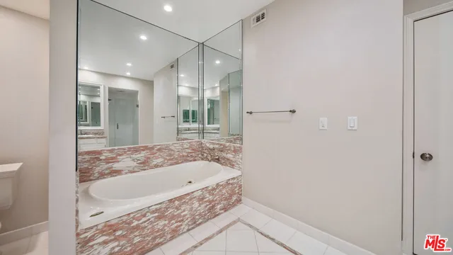 $5,500 | 200 North Almont Drive, Unit 302, Beverly Hills, CA 90211