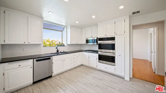 $5,500 | 200 North Almont Drive, Unit 302, Beverly Hills, CA 90211