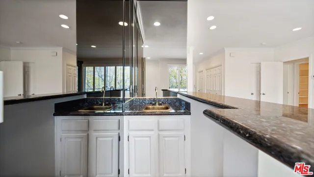 $5,500 | 200 North Almont Drive, Unit 302, Beverly Hills, CA 90211