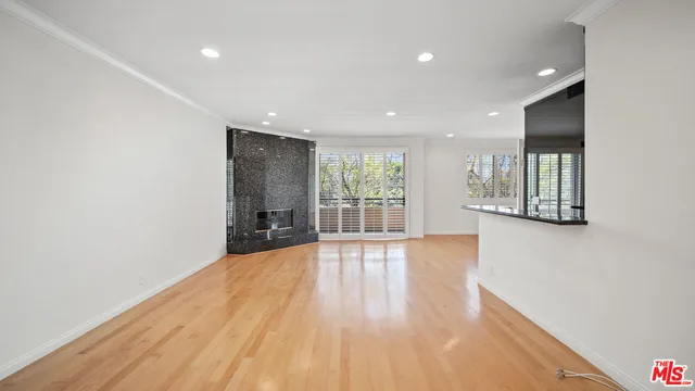 $5,500 | 200 North Almont Drive, Unit 302, Beverly Hills, CA 90211