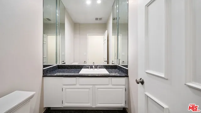 $5,500 | 200 North Almont Drive, Unit 302, Beverly Hills, CA 90211