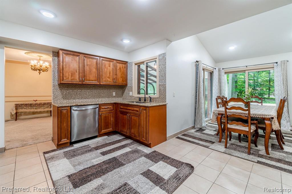 30210 High Valley Road Farmington Hills, MI 48331 - Photo 14 of 40