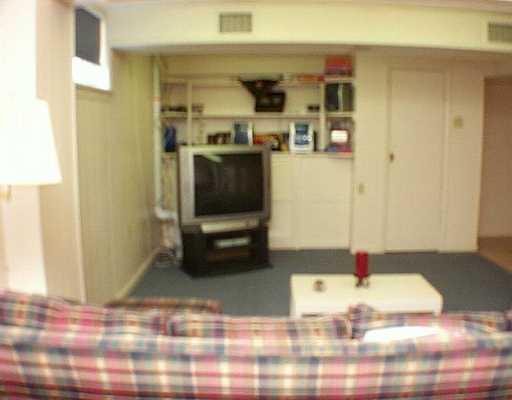 54 Robinhood Road Pittsburgh, PA 15220 - Photo 7 of 8 Studio/Study/Office.