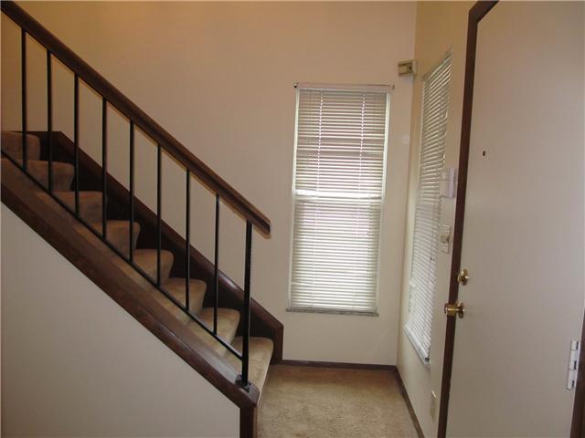 6208 Roxburgh Court, Unit A Columbus, OH 43213 - Photo 2 of 12